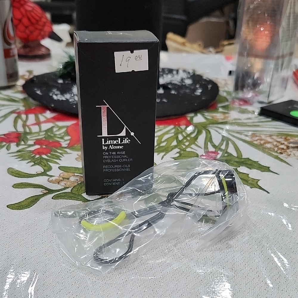 LIMELIFE by ALCONE ON THE RISE EYELASH CURLER